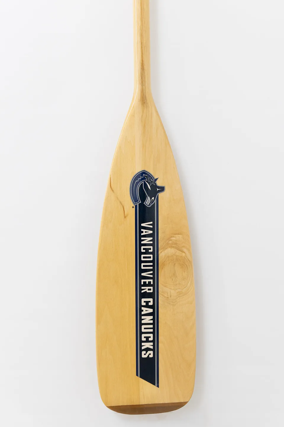 grey-owl-scout-pagaie-cano-d-co-vancouver-canucks-57 image 1