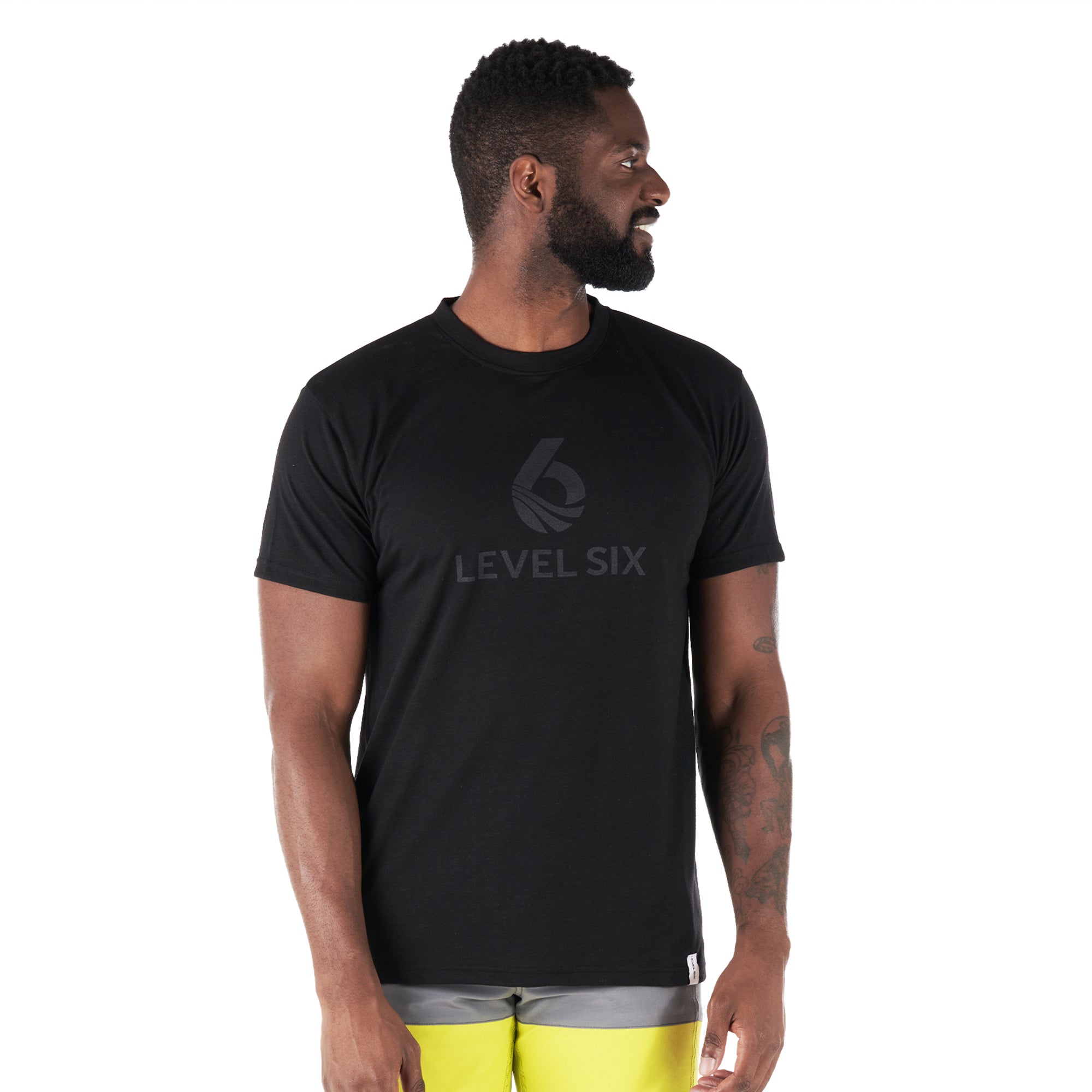 level-6-logo-tee-t-shirt-homme-noir-polyester-recycl image 1
